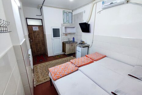 اتاق سه نفره آنا در قم (102)