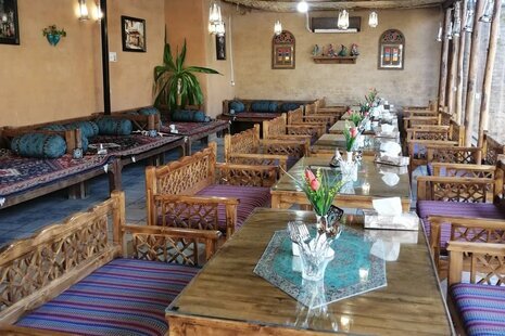 اتاق 2 نفره فروغ فرخزاد در اقامتگاه بومگردی در شیراز