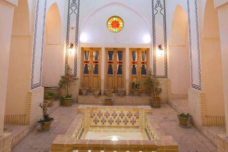 اتاق 4نفره گلفام در هتل سنتی در کاشان