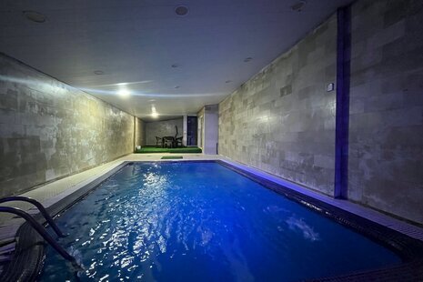 واحد استخردار مبله دوخواب در طبقه اول ویلا در چالوس