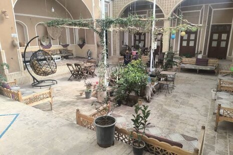 اتاق سه تخت اشتراکی آقایان در اقامتگاه بومگردی در یزد