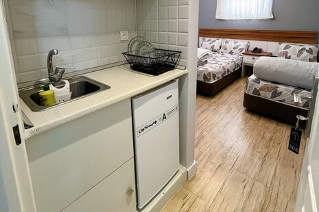 اتاق 3 نفره 305 در مسافرخانه مشهد