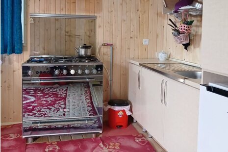 کلبه چوبی تکخواب مبله رویایی جنگلی در سوادکوه