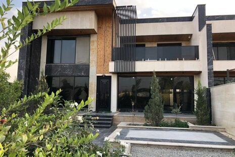 ویلا دوبلکس استخردار مبله سه خواب در چهارباغ