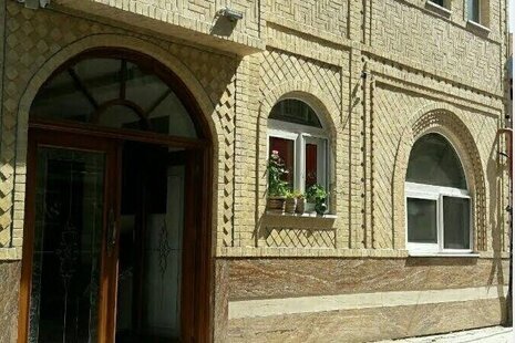 اتاق یک خواب سه نفره در هتل آپارتمان در مشهد