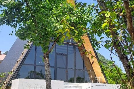 کلبه سوئیسی چوبی دوخواب سعادتی در اسالم