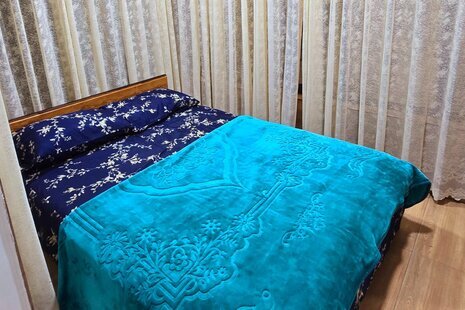 کلبه استخردار تکخواب نیلای در بومگردی رامیان