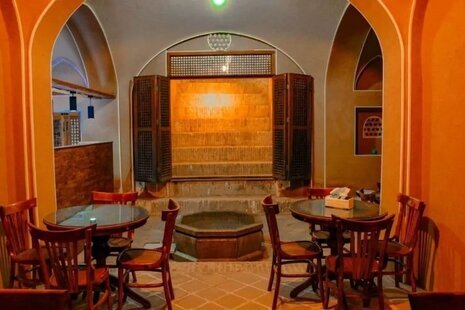 اتاق سنتی پنچ تخته ViP سرداب در بوم گردی کاشان