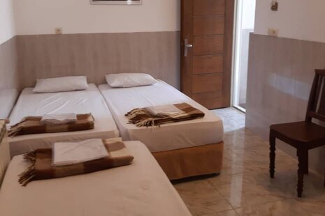 اتاق سه تخته در اقامتگاه سنتی در یزد