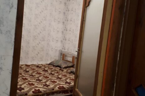 اتاق تکخواب دلنشین در اقامتگاه بومگردی شهر سامان