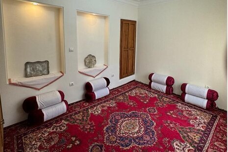 اتاق شعر در بومگردی شیراز