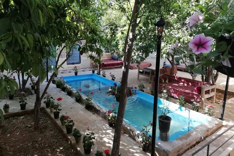 اتاق 5دری در اقامتگاه بومگردی درشیراز