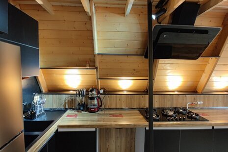 کلبه سوئیسی دوبلکس ساحلی ٱلا در نور