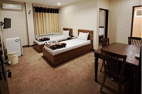 واحد تکخواب 4 نفره در هتل آپارتمان صومعه سرا