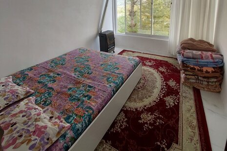 واحد مبله تک خواب برادران در طبقه اول ویلا فومن