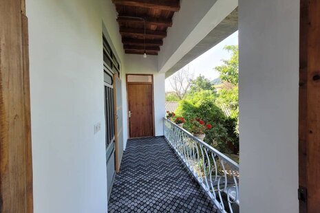 اتاق خوردیم در اقامتگاه بومگردی رامسر