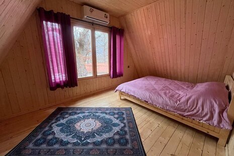 کلبه سوئیسی مبله دوخواب بنفش در پل سفید