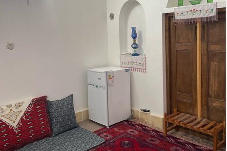 اتاق بهارستان در اقامتگاه بومگردی دامغان