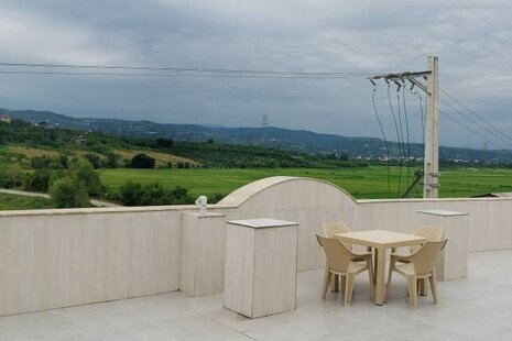 واحد سوئیت نوساز و تمیز در طبقه دوم ویلا قائمشهر