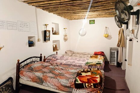 اتاق گل محمدی در بومگری بندر لافت