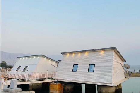 کلبه شمع و عرشه در دهکده گردشگری عسلویه