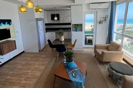 آپارتمان مبله تکخواب طبقه 8 دید دریا در کیش