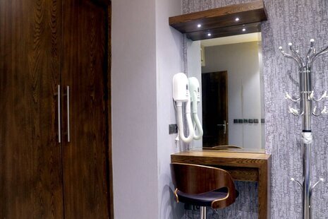 واحد 402 تکخواب لاولی روم (با صبحانه) در هتل آپارتمان اصفهان