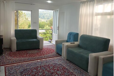 واحد مبله تک خواب برادران در طبقه اول ویلا فومن