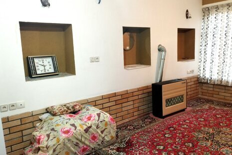 اتاق طبقه اول اقامتگاه سنتی در نطنز