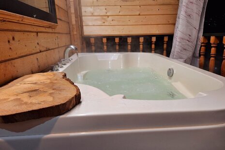 کلبه سوئیسی جکوزی دارآرتا دردالخانی رامسر