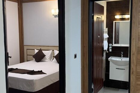 اتاق سه نفره اندرزگو در هتل مشهد