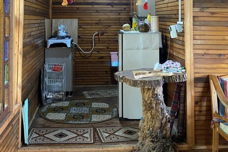 کلبه چوبی تک خواب ونوشه صحرا در شیرگاه