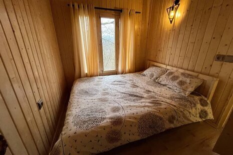 کلبه سوئیسی مبله دوخواب زرد در پل سفید