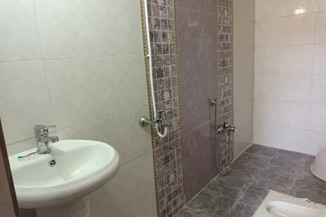 اتاق مبله در اقامتگاه بومگردی مجن