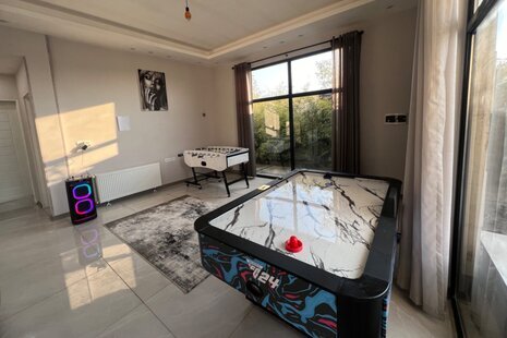 ویلا استخردار مبله دو خواب إما در کردان