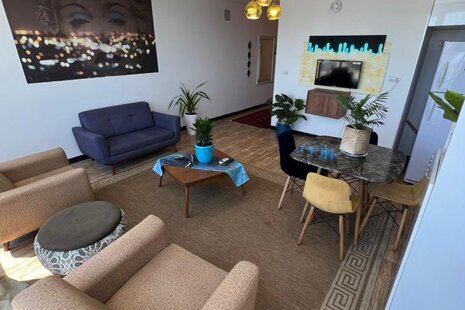 آپارتمان مبله تکخواب طبقه 8 دید دریا در کیش