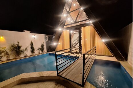 کلبه سوئیسی استخردار دوبلکس تکخواب نیایش در چهارباغ