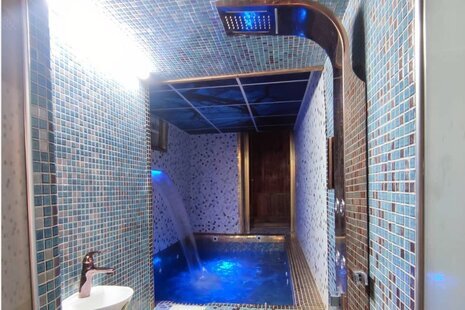 واحد دوبلکس تکخواب جکوزی دار در طبقه اول ویلای فشم