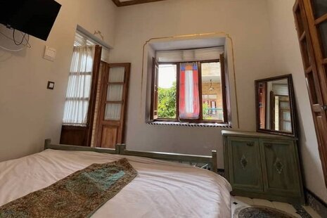 اتاق 12 متری در عمارت بومگردی شیراز