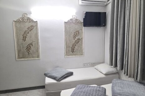 سوئیت سه تخت باب الجواد 1 در مشهد