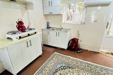 سوئیت واحد مبله در طبقه همکف ویلای رشت