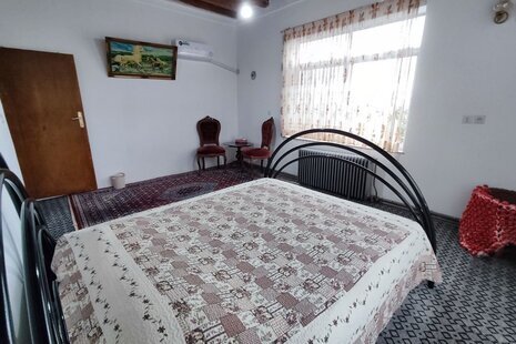 اتاق کنج سردر اقامتگاه بومگردی رامسر