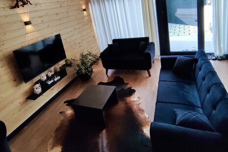 کلبه دوبلکس سوئیسی دوخواب لوکس سیاه در رامسر