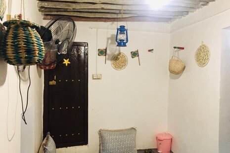 اتاق گل در اقامتگاه بومگردی لافت