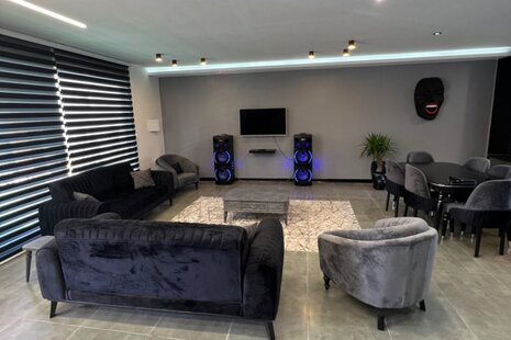 ویلا دوبلکس با استخر روباز و سرپوشیده مهرآباد در رودهن