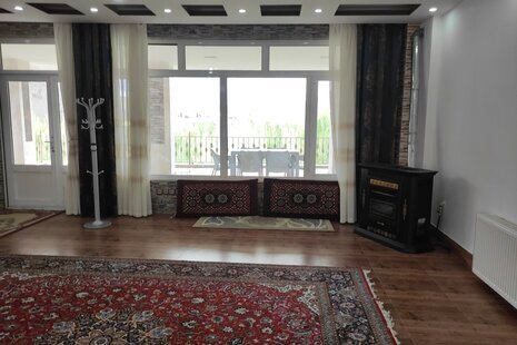 واحد در طبقه اول ویلا بالکن دار چم زاینده رود سامان