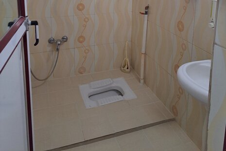 اتاق سه نفره در مهمانپذیر تاکستان