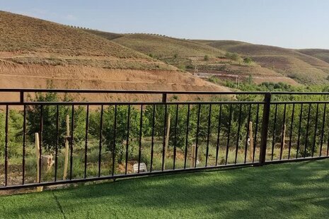 کلبه سوئیسی تکخواب سرزمین سبز در سمیرم