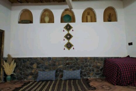 اتاق بهارنارنج دراقامتگاه بوم گردی برزک کاشان