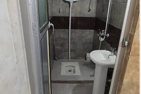 اتاق 104 چهار تخت در مسافرخانه قم